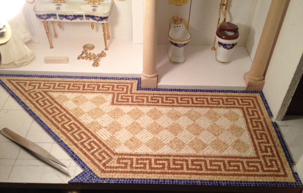 Das erste Fußboden-Mosaik ist fertig.