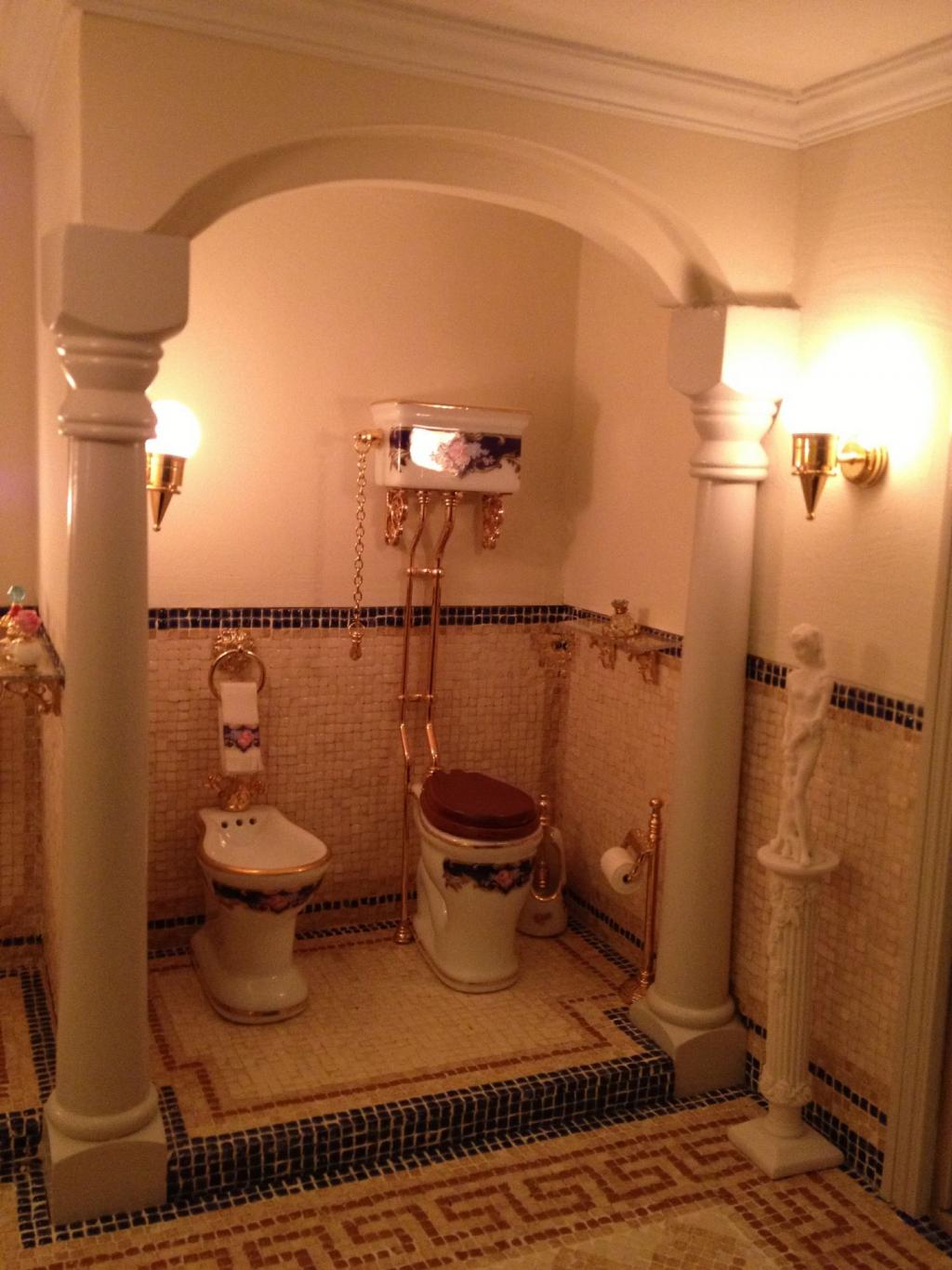 Bidet und Toilette