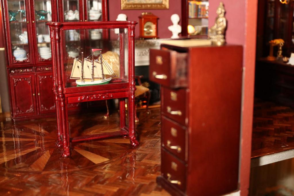 Vitrine mit Schiff