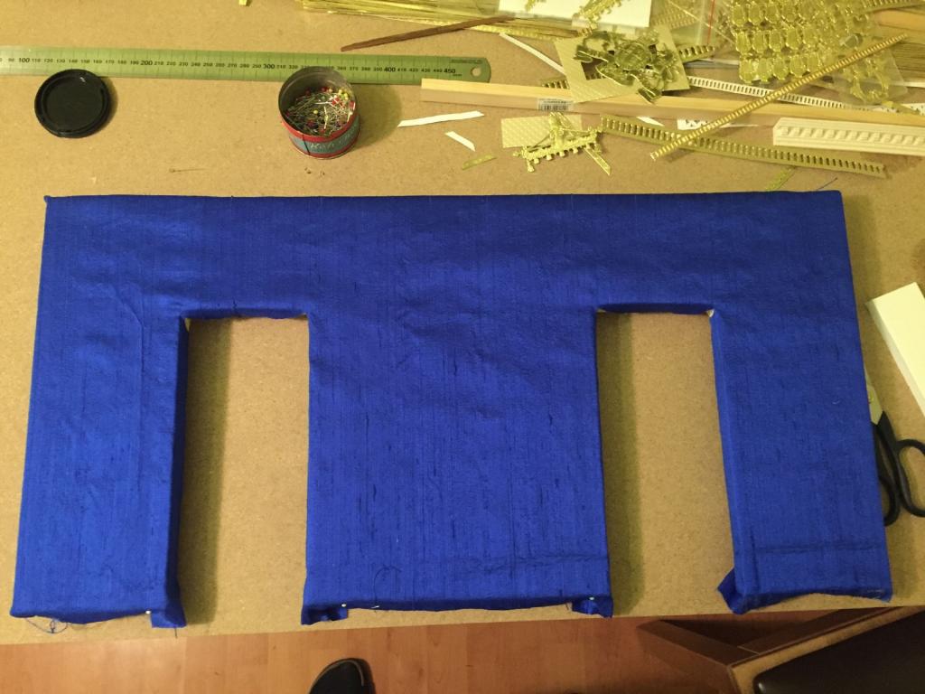 Wand mit Wildseide bezogen