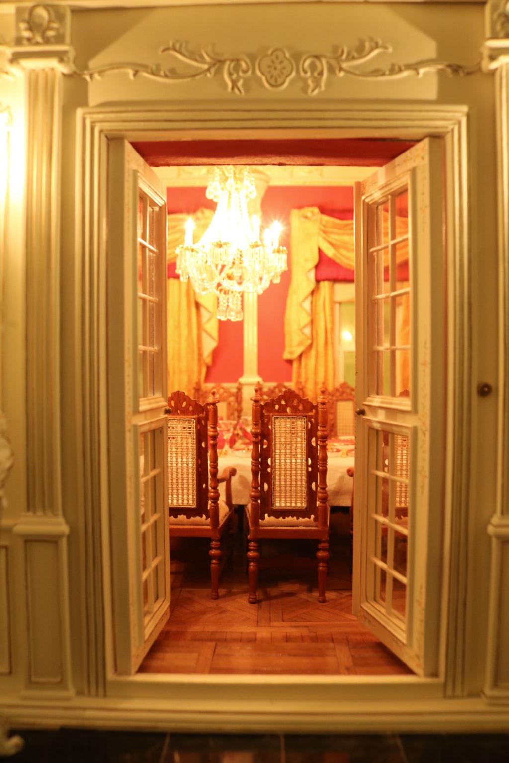 Durchgang in den Roten Salon