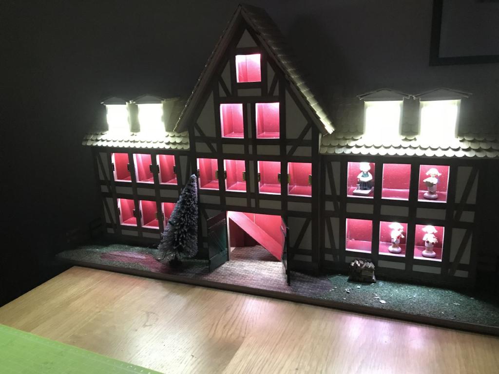 Rohbau mit LED-Beleuchtung